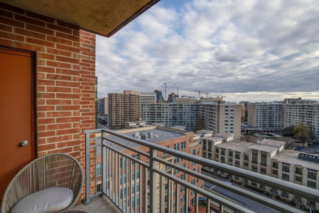 Fantastic 2 Bedroom Condo At Pentagon City Arlington Esterno foto